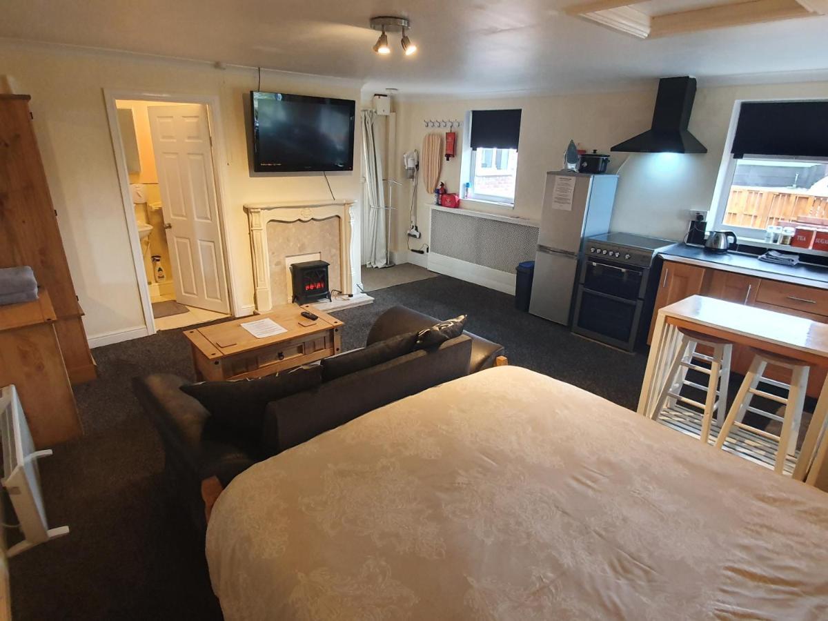 Sherwood Studio Annexe 1 Bedroom Entire Property ボストン エクステリア 写真
