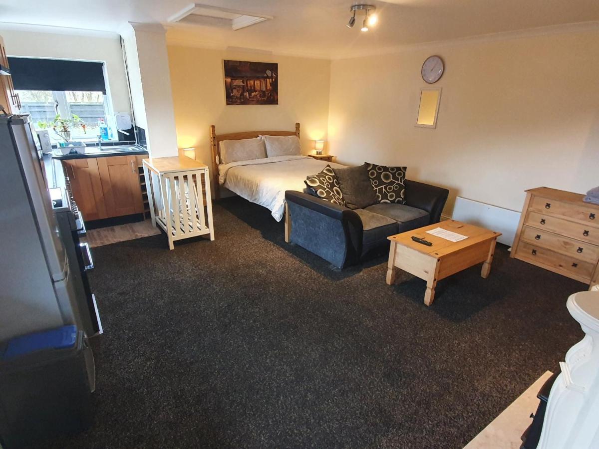Sherwood Studio Annexe 1 Bedroom Entire Property ボストン エクステリア 写真